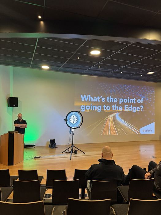 Freek ten Broek presenting "What's the point of going to the Edge?" in the Auditorium